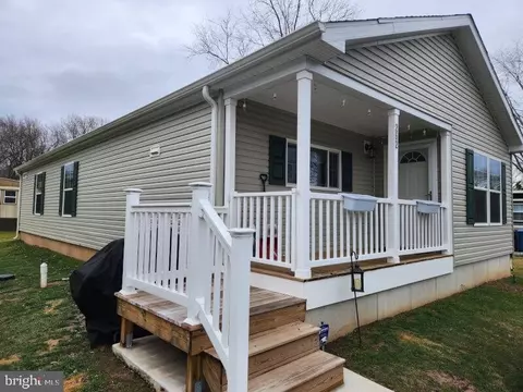 262 Hickory Dr, Doylestown, PA 18901