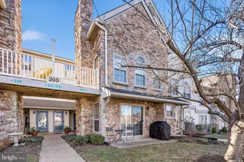 209 Remington Ct, Chalfont, PA 18914