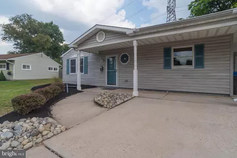 30 South Ln, Levittown, PA 19055