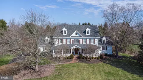 4 Sprucefield Ct, New Hope, PA 18938