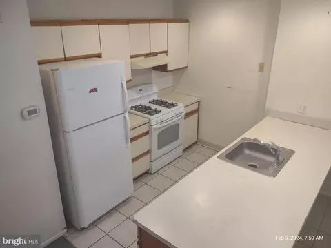 Kitchen - 1012 Bancroft Pl, Warminster, PA 18974 photo 2 of 2