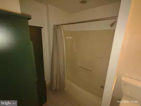 Bath - 1012 Bancroft Pl, Warminster, PA 18974 photo 2 of 5