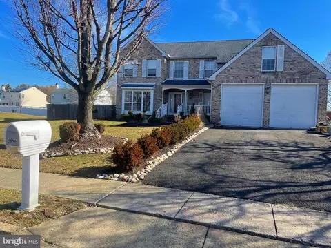 2628 Woodsview Dr, Bensalem, PA 19020