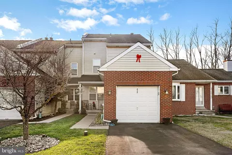 628 S Mount Vernon Cir, Bensalem, PA 19020