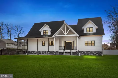 320 Delaware Ave, Langhorne, PA 19047