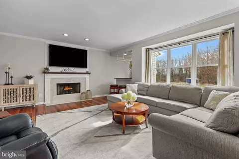 Living - 2013 Carmel Dr, Jamison, PA 18929 photo 4 of 6