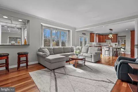 Living - 2013 Carmel Dr, Jamison, PA 18929 photo 5 of 6