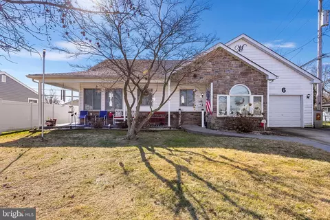 6 Indian Park Rd, Levittown, PA 19057