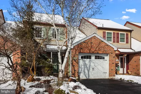 240 Tareyton Dr, Langhorne, PA 19047