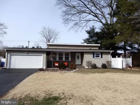 18 Manor Ln #N, Yardley, PA 19067