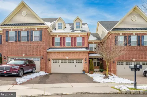 415 Saint James Ct, Langhorne, PA 19047