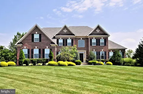 181 Winterberry Ln, Chalfont, PA 18914