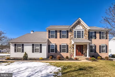 335 Evening Walk Ln, Warrington, PA 18976