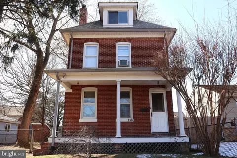 239 Grove St, Morrisville, PA 19067