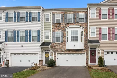 114 Graystone Dr, Feasterville Trevose, PA 19053