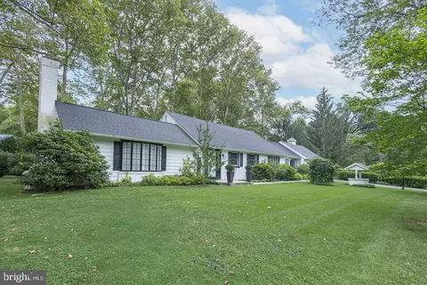 7 Berkley Dr, Yardley, PA 19067