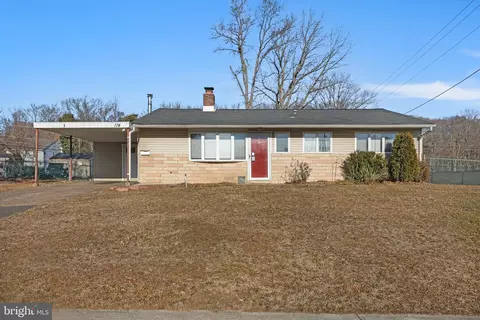 174 Thornridge Dr, Levittown, PA 19054