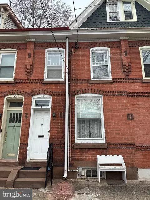 125 Mulberry St, Bristol, PA 19007