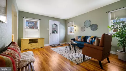 Living - 348 Doyle St, Doylestown, PA 18901 photo 4 of 4