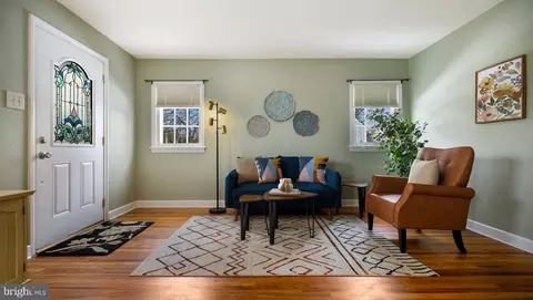 Living - 348 Doyle St, Doylestown, PA 18901 photo 3 of 4