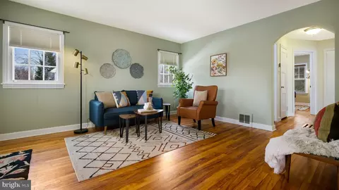 Living - 348 Doyle St, Doylestown, PA 18901 photo 2 of 4