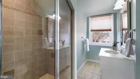 Bath - 348 Doyle St, Doylestown, PA 18901 photo 4 of 4