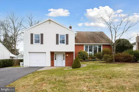 733 Saint Charles Ave, Warminster, PA 18974