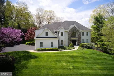 4 Kingswood Dr, New Hope, PA 18938