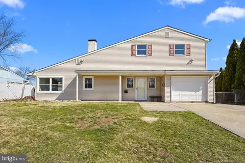 16 Mockorange Ln, Levittown, PA 19054