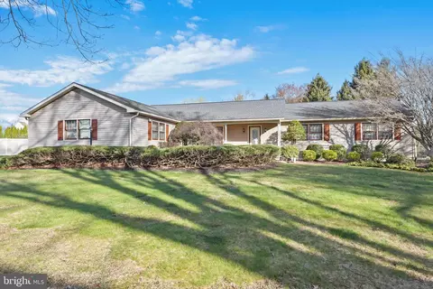 994 Garey Dr, Yardley, PA 19067