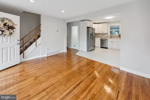 Living - 449 Maple St, Warminster, PA 18974 photo 4 of 4