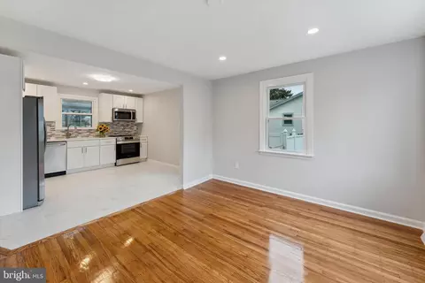 Living - 449 Maple St, Warminster, PA 18974 photo 3 of 4