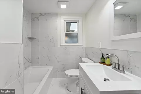 Bath - 449 Maple St, Warminster, PA 18974 photo 1 of 5
