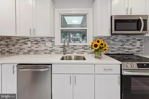 Kitchen - 449 Maple St, Warminster, PA 18974 photo 3 of 3