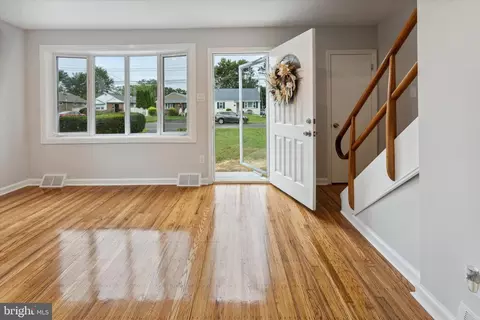 Dining - 449 Maple St, Warminster, PA 18974 photo 1 of 1