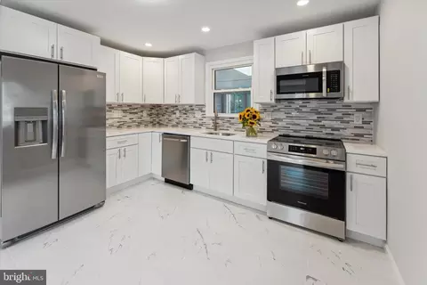 Kitchen - 449 Maple St, Warminster, PA 18974 photo 2 of 3