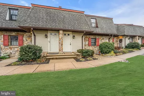 440 State St #F3, Newtown, PA 18940
