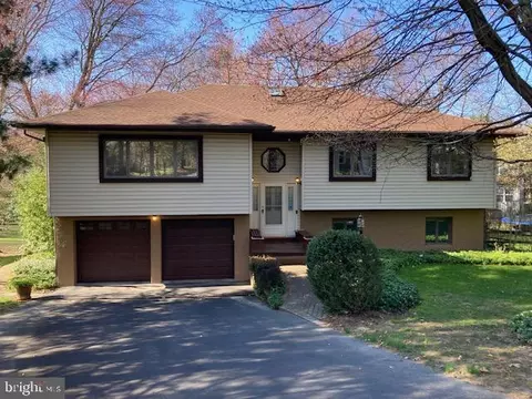 680 Buckstone Dr, Southampton, PA 18966