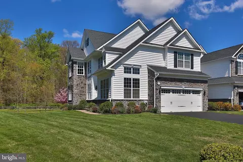 17 Brown Ln, Newtown, PA 18940