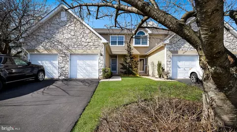 2277 Orchard Hill Cir, Warrington, PA 18976