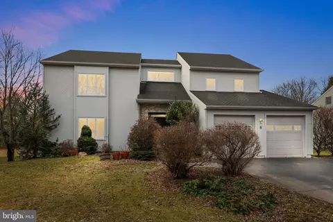 8 Sawmill Ln, Newtown, PA 18940