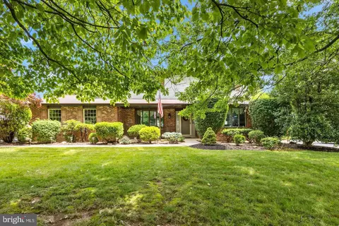 19 E Julianna Dr, Southampton, PA 18966