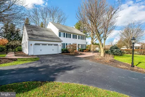 111 Ridgeview Ln, Doylestown, PA 18901
