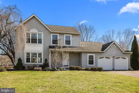 3 Geranium Ct, Newtown, PA 18940