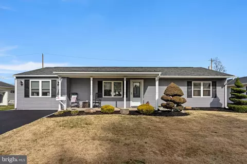 27 Emerald Ln, Levittown, PA 19054