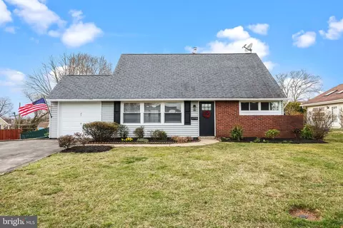 45 Quaker Hill Rd, Levittown, PA 19057