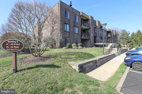 41 Oakridge Dr, Langhorne, PA 19047