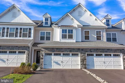 14 Lacey Ln, Ivyland, PA 18974