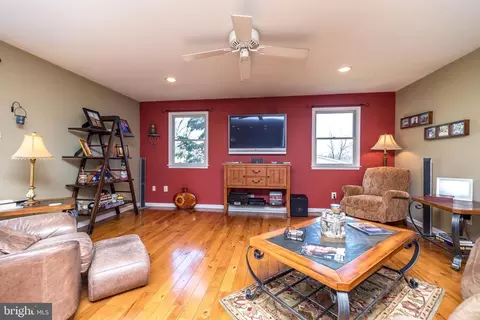 79 Hellberg Ave, Chalfont, PA 18914 photo 15
