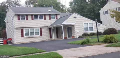 328 Centennial Rd, Warminster, PA 18974